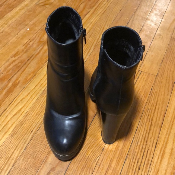 *DSW* bootie heels - Picture 4 of 7